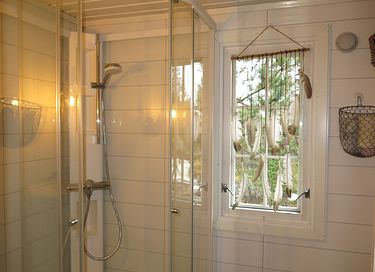 Houten huisje met rivierzicht - 10