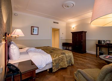 Passer la nuit dans une chambre de château majestueuse - 7