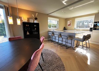 Wellness house with private beach on large lake - 9