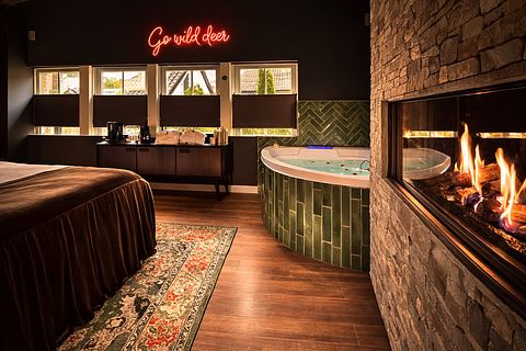 Romantic suite with sauna and hot tub - 5