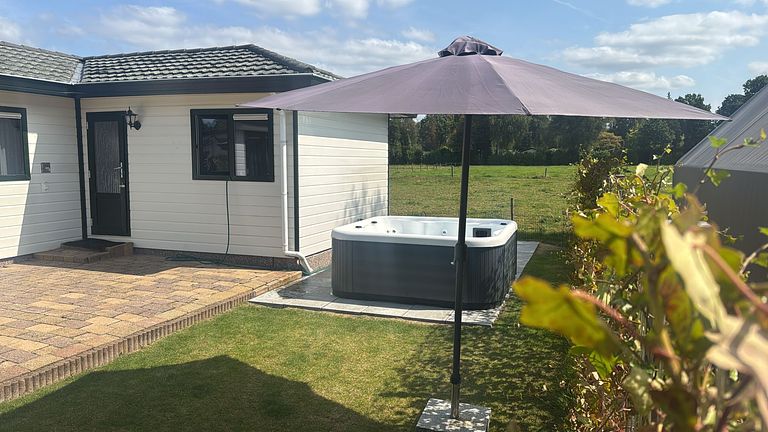 Chalet de bien-être avec jacuzzi à Veluwe - 1
