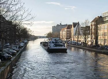 Unique cabin over the water in Amsterdam - 9