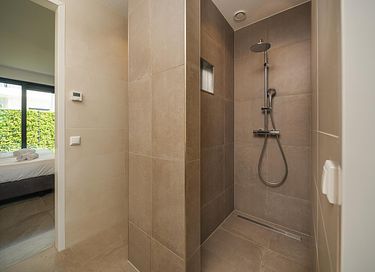 Villa moderne sur l'eau (8 personnes) avec climatisation - 16