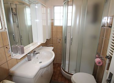 Groot vakantiehuis met uitzicht op een meer - 19