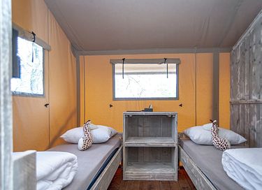 6 person safari tent at a marina - 15