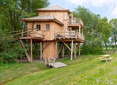 The ultimate treehouse experience