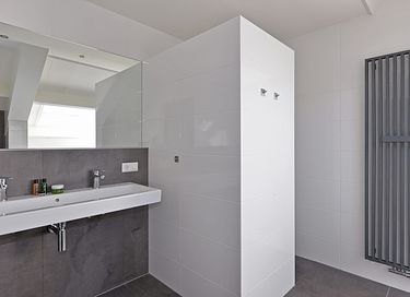 Vakantiewonin met sauna en zicht op het water - 18