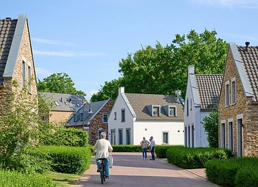 Luxury water villa with its own jetty in Limburg - 17