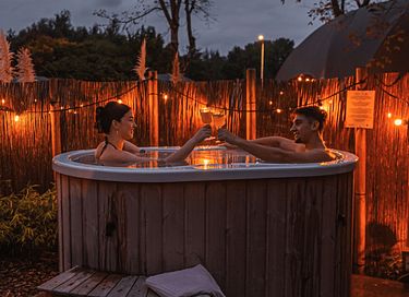 Romantic tiny house with hot tub in Limburg - 13