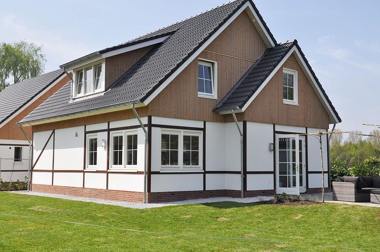 Freistehende Familienvilla (10p) mit großem Garten - 1