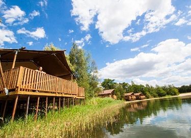 Tente glamping unique (8p) au bord d'un lac
