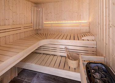 Cottage with hot tub in the midst of nature - 4