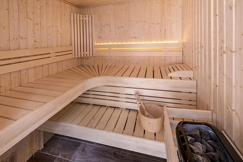 Cottage with hot tub in the midst of nature - 4