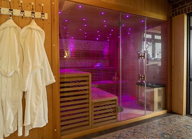 Enjoying peace and quiet & private wellness together - 4