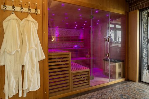 Enjoying peace and quiet & private wellness together - 4