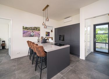 Luxe villa aan het water met omheinde tuin - 8