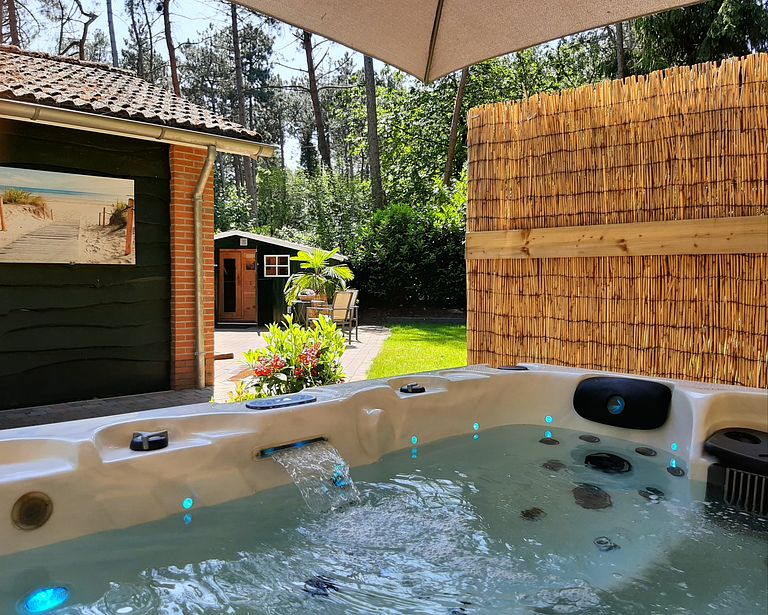 Verstecktes Waldhaus mit privatem Wellness - 1