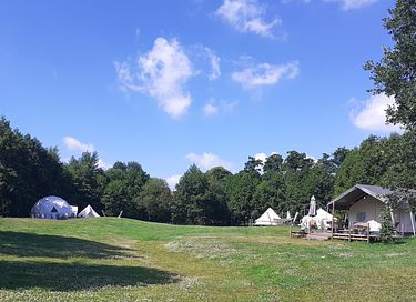 Glamping safari tent on mini campsite - 2