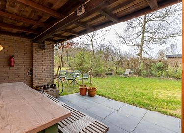 Bungalow with a covered patio in Zeeland - 21