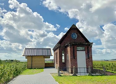 Maison d'eau grandiose au bord d'un lac - 1