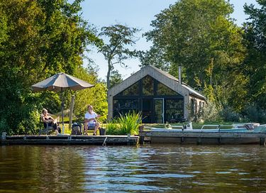 Holiday home right on the water with jetty