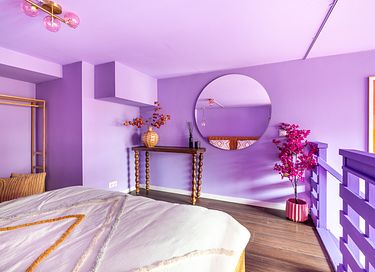 Stilvoll übernachten in einer violetten Oase - 31