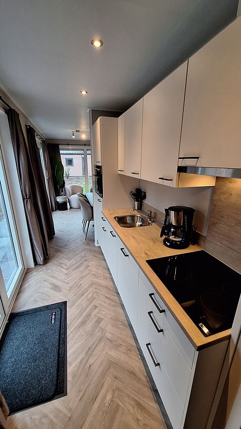 Komfortable Lodge mit Whirlpool in der Natur - 5