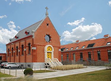 Aan het strand in een historisch ziekenhuis - 1