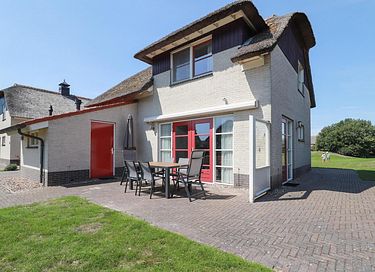 Spacious family home with wellness facilities - 32