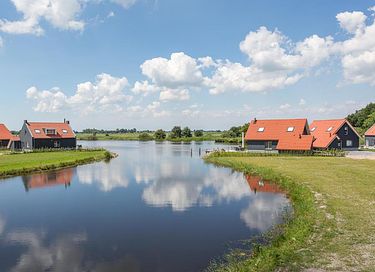 4-person beach house on a Frisian lake - 17