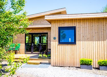 Tiny house in Friesland bij een groot meer - 5
