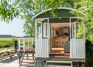 Prachtige pipowagen met veel privacy  - 21