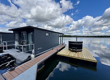 Houseboat met hottub op het water - 2