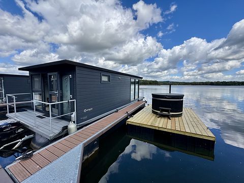 Houseboat met hottub op het water - 2
