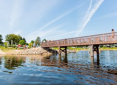Pavillon pour 4 personnes au bord d'un lac récréatif - 24