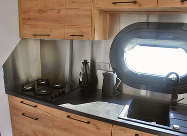 Overnachten op een luxe ingerichte houseboat - 6