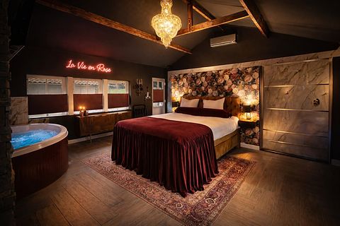 Jacuzzi Suite mit privater Sauna und Wellnessgarten - 3