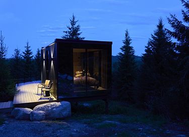 Breathtaking mirror house in Norway - 36