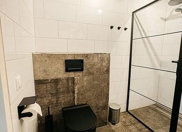 Spacious group accommodation with hot tub - 12