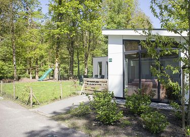 Chalet met terras op een bosrijk park - 7