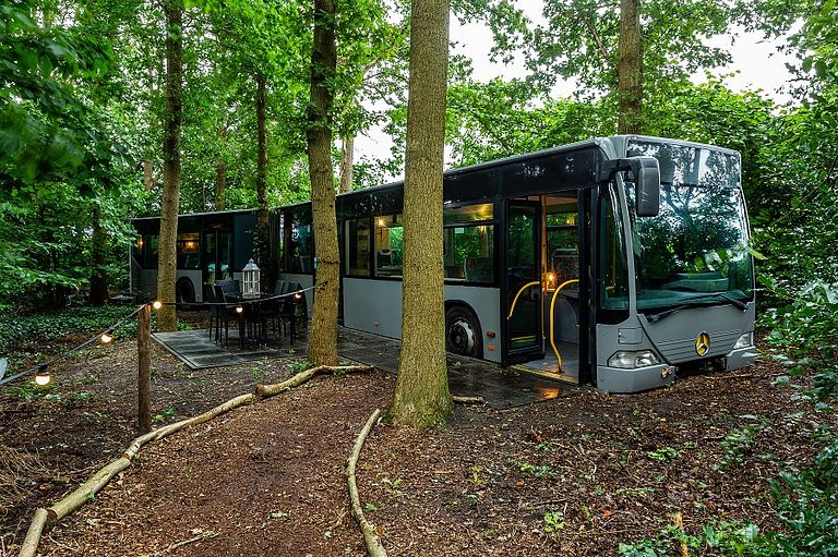 Uniek overnachten in een harmonica bus - 1