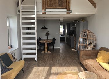 Ehemaliges Kutschenhaus mit Blick auf Wiesen - 5