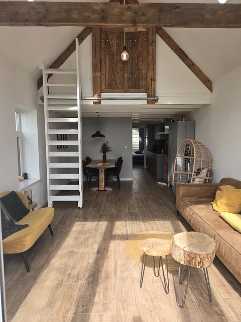 Ehemaliges Kutschenhaus mit Blick auf Wiesen - 5