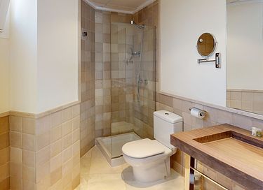 Luxury apartment with hot tub by the sea - 9