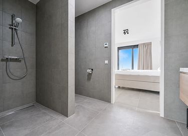 Luxuriöse Villa mit Whirlpool, Sauna und Steg - 14