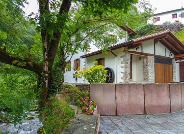 Logement de vacances historique dans les Pyrénées - 3