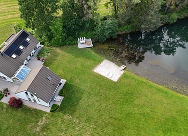 Vakantiehuisje met sauna aan het water