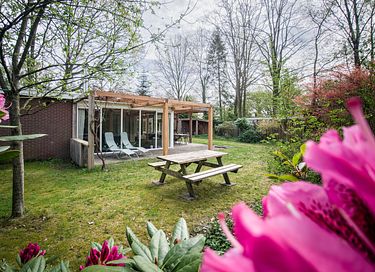 Ferienwohnung mit großem Garten und Vordach