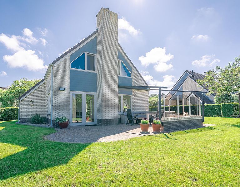 Holiday home with garden close to the sea - 1