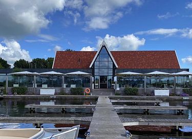Ruime vakantievilla direct aan het water - 18